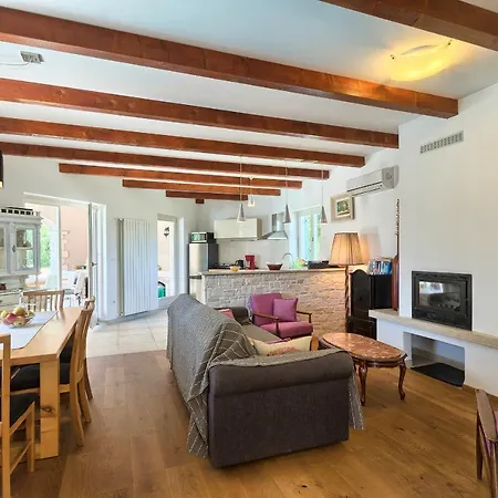 Villa Krmed *
